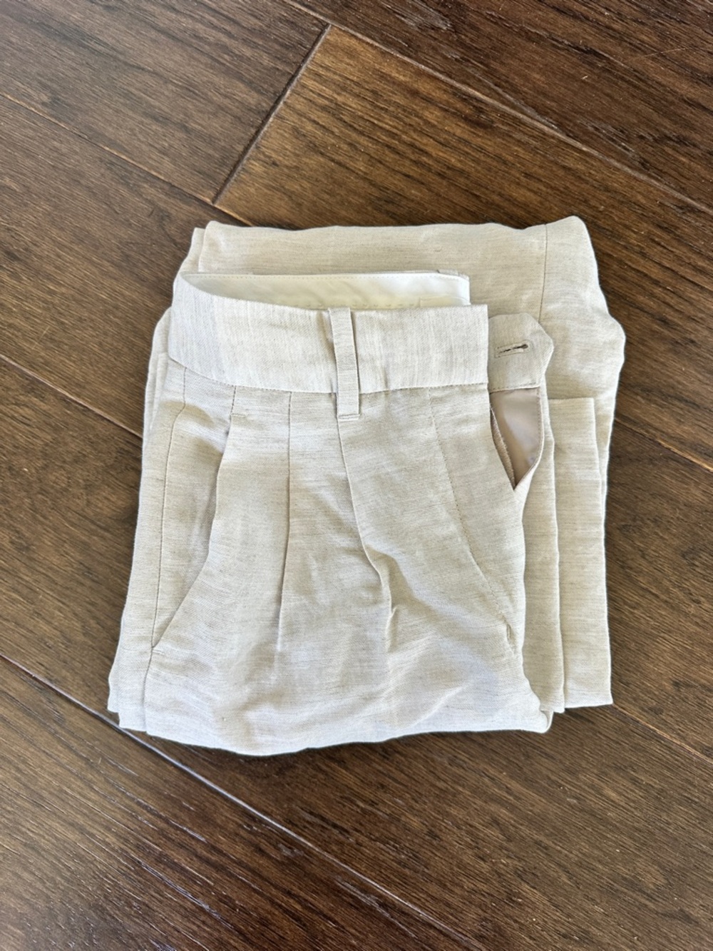 Aritzia Light Beige Linen-Blend Pleated Trousers